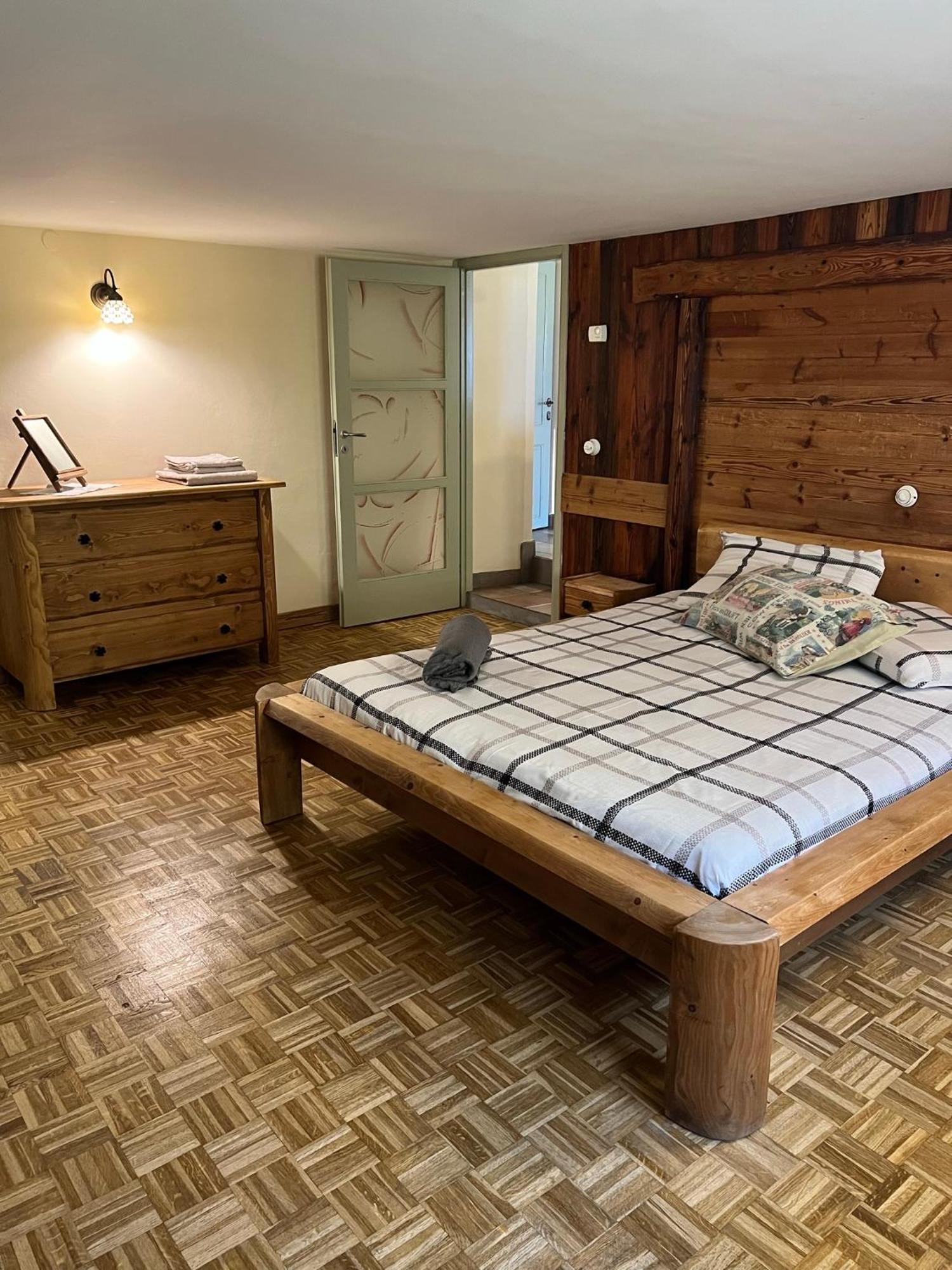 Profumo Di Legno Apartment อาออสตา ภายนอก รูปภาพ